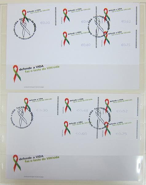0265 (220).jpg -     Lote:    265      Colecção Especializada - Etiquetas      Lotes Especiais       Descrição:      1981/2010 &mdash; Etiquetas.   Coleção composta por 12 álbuns com etiquetas desde percursoras e Framas até 2010, com provas, erros, FDC's, etiquetas novas e usadas, sobrescritos circulados, variedades de impressão e papéis. Importante estudo. Lote a ver.        Lote ETQ       Valor Base:     &euro; 3000,00     Valor Venda:     &euro;      